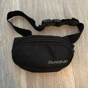 Dakine black belt bag